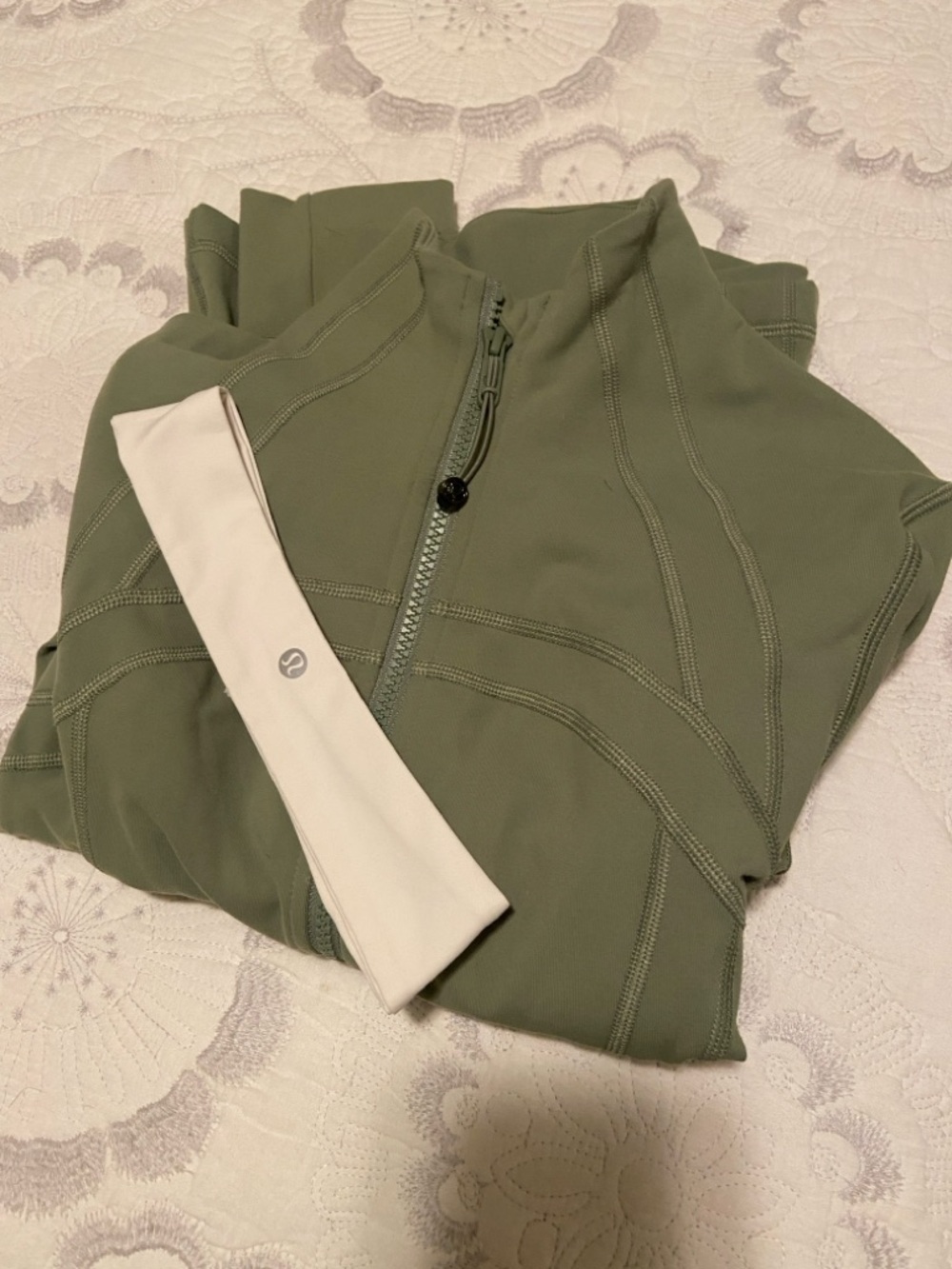 Lululemon jacket size 6